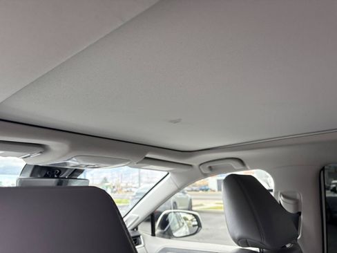 Used 2021 Toyota RAV4 Limited AWD/4WD image 7