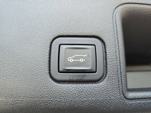 Used 2023 GMC Terrain SLT w/ Infotainment Package II FWD image 15