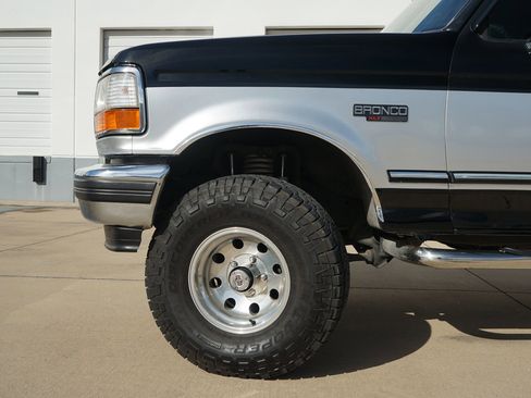 Used 1995 Ford Bronco XLT image 34