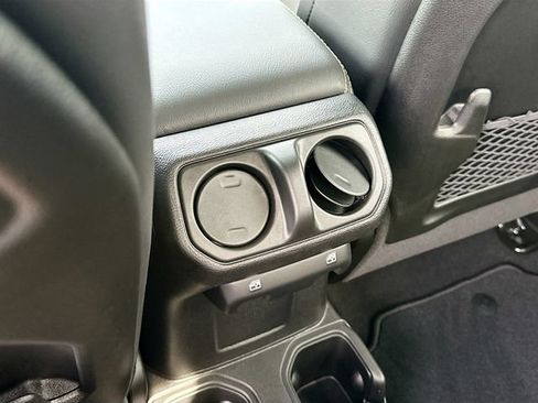 New 2026 Jeep Gladiator Sport AWD/4WD image 18