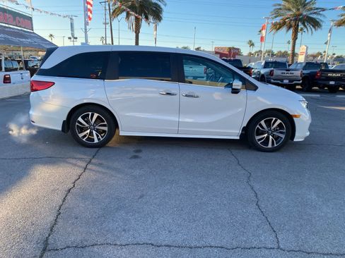 Used 2023 Honda Odyssey Touring image 5