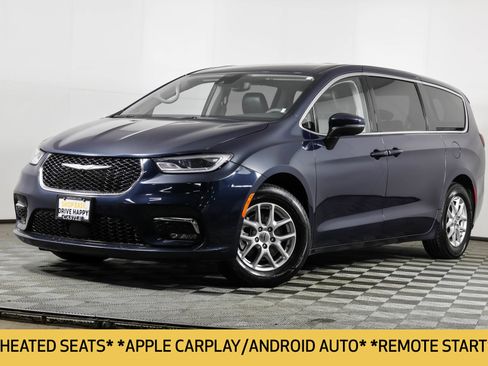 Used 2023 Chrysler Pacifica Touring-L FWD image 2