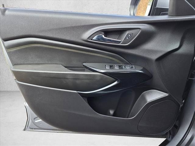 Used 2025 Chevrolet Trax LT FWD image 10