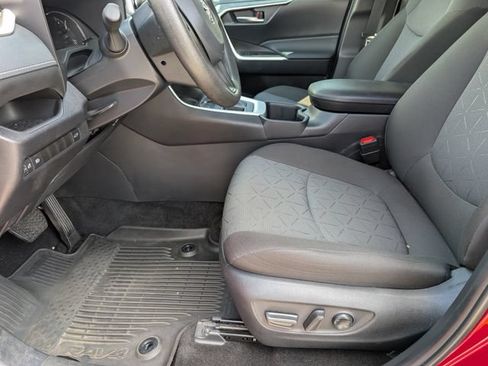 Used 2025 Toyota RAV4 XLE w/ Convenience Package FWD image 15
