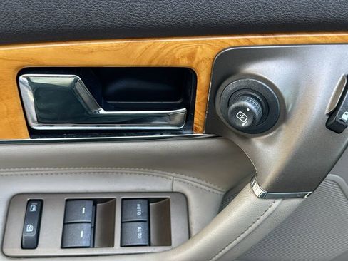 Used 2011 Lincoln MKX 2WD w/ Wood Pkg image 19