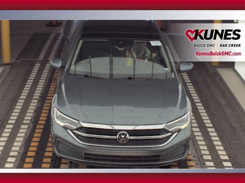 Used 2024 Volkswagen Jetta SE image 14