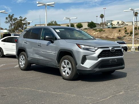 Used 2025 Toyota RAV4 LE AWD/4WD image 2