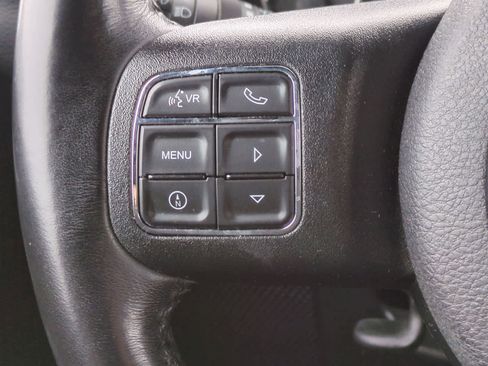 Used 2018 Jeep Wrangler Unlimited Rubicon w/ Connectivity Group image 23