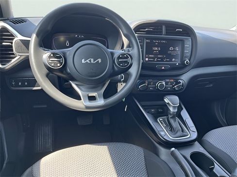 Used 2023 Kia Soul LX w/ LX Technology Package image 16