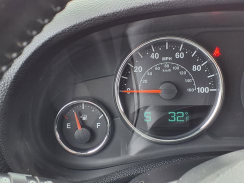 Used 2015 Jeep Wrangler Unlimited Rubicon w/ Connectivity Group image 15