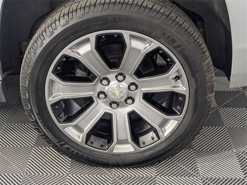 Used 2017 Chevrolet Suburban Premier image 8
