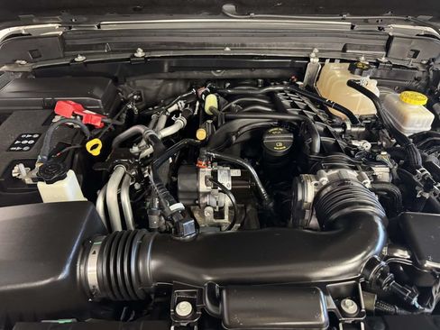 Used 2022 Jeep Wrangler Unlimited Sport AWD/4WD image 8