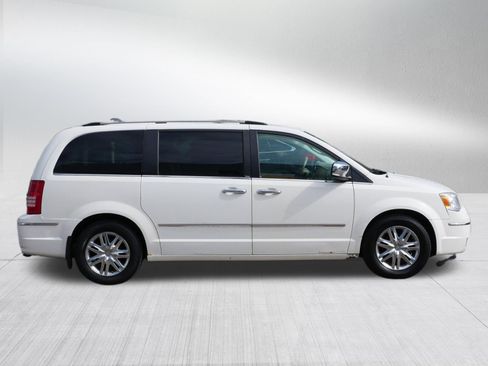 Used 2010 Chrysler Town & Country Limited FWD image 8
