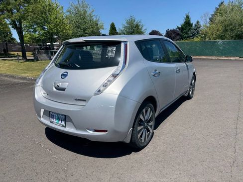 Used 2017 Nissan Leaf SV w/ Premium Package FWD image 7