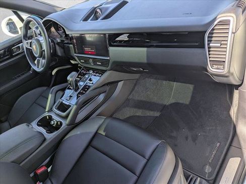 Used 2021 Porsche Cayenne AWD/4WD image 23