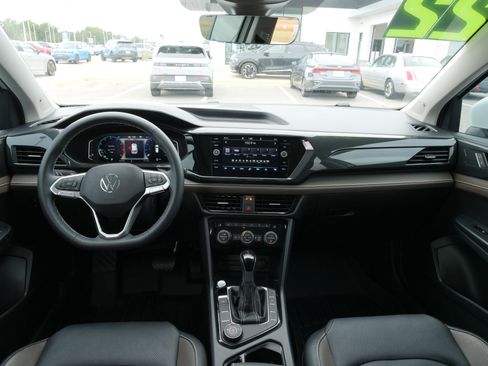 Used 2022 Volkswagen Taos SEL image 19
