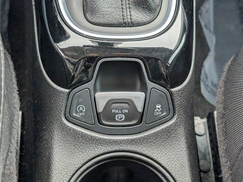 Used 2021 Jeep Compass Altitude w/ Sun and Sound Group image 24