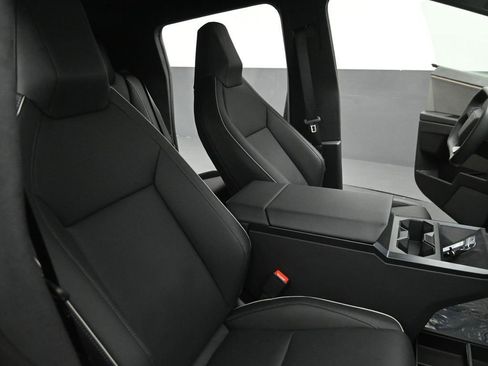 Used 2024 Tesla Cybertruck AWD Crew Cab image 21