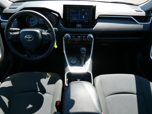 Used 2021 Toyota RAV4 LE AWD/4WD image 10