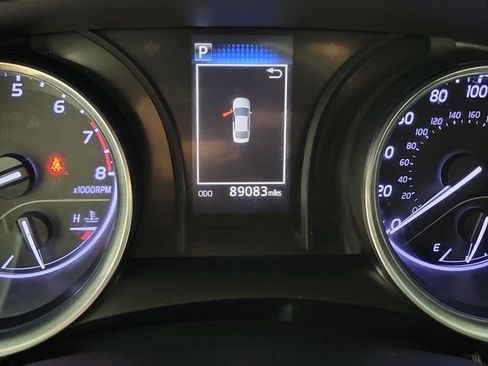 Used 2018 Toyota Camry SE FWD image 2