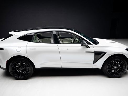 Used 2021 Aston Martin DBX image 32