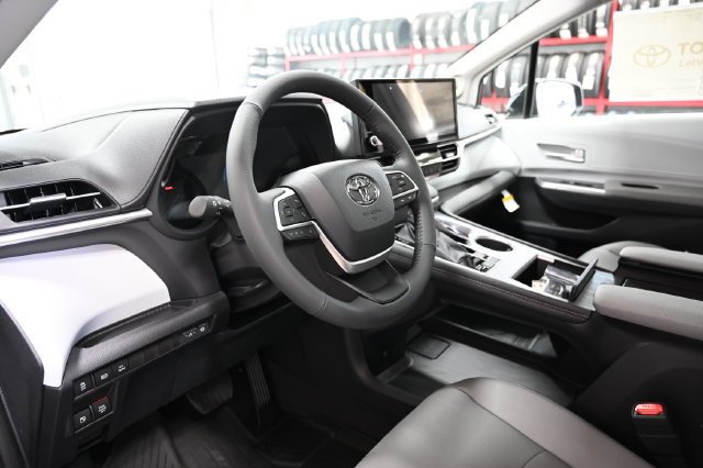 New 2026 Toyota Sienna XLE AWD/4WD image 22
