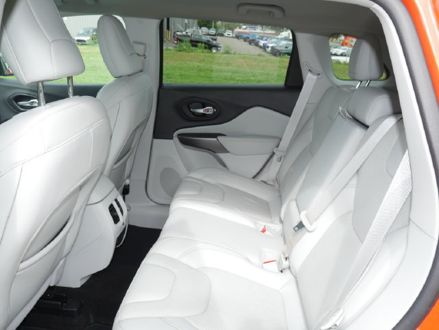 Used 2021 Jeep Cherokee Latitude Lux AWD/4WD image 23