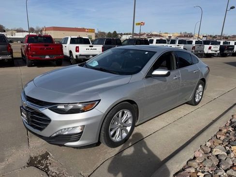 Used 2019 Chevrolet Malibu LT image 3
