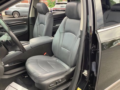 Used 2018 Buick Enclave Essence AWD/4WD image 10