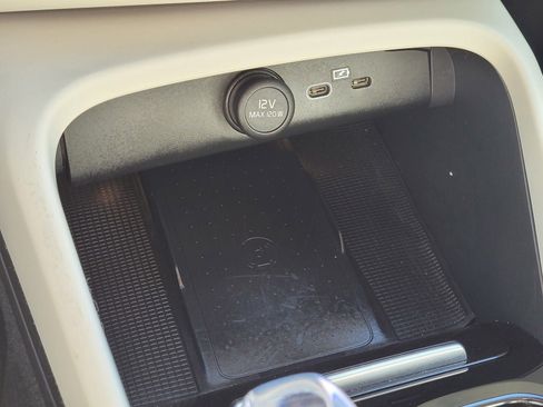 Certified 2024 Volvo XC40 B5 Ultimate w/ Climate Package image 26