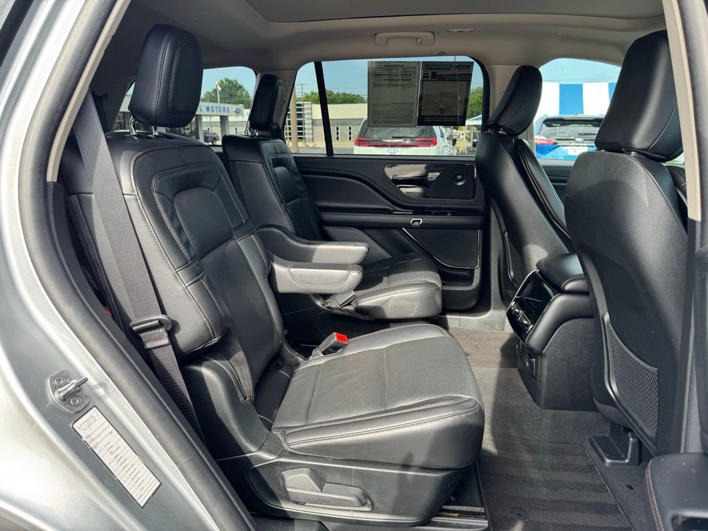 Used 2023 Lincoln Aviator Reserve AWD/4WD image 12