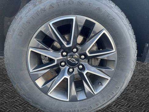 Used 2021 Chevrolet Tahoe Z71 w/ Z71 Signature Package AWD/4WD image 11
