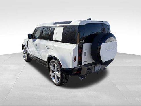 New 2025 Land Rover Defender 110 X-Dynamic SE image 6