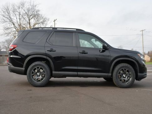 New 2025 Honda Pilot TrailSport image 8