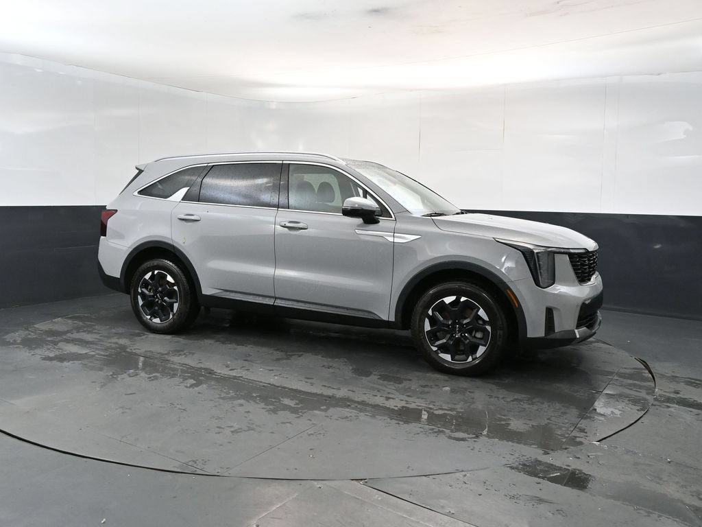 Certified 2024 Kia Sorento S w/ Panoramic Sunroof Package AWD/4WD image 7
