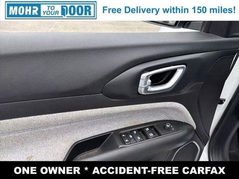 Used 2022 Jeep Compass Latitude FWD image 11