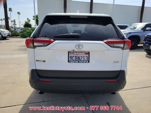 Used 2022 Toyota RAV4 XLE w/ Convenience Package image 5