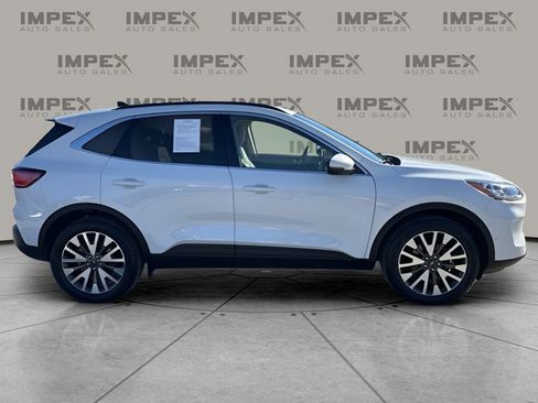 Used 2020 Ford Escape Titanium image 6