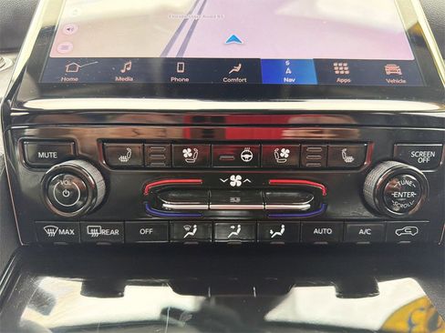 Used 2023 Jeep Grand Cherokee Limited w/ Luxury Tech Group II image 37