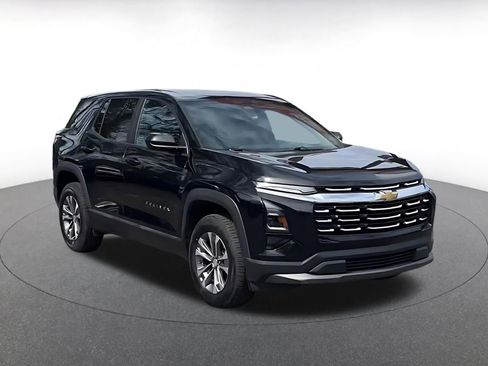 Used 2025 Chevrolet Equinox LT image 3