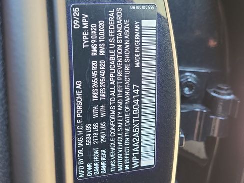 Certified 2026 Porsche Macan AWD/4WD image 40