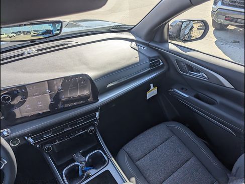 New 2026 Chevrolet Traverse LT w/ Driver Confidence Package FWD image 20