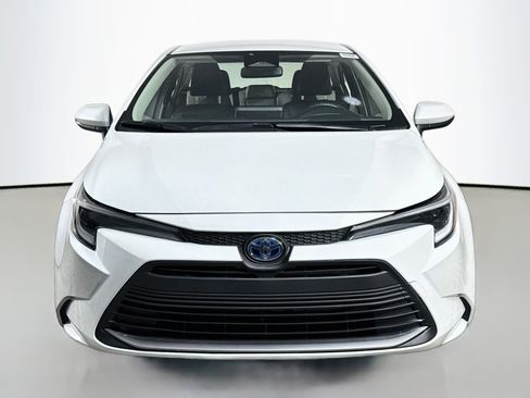 Used 2023 Toyota Corolla LE FWD image 2