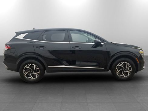 Used 2025 Kia Sportage LX image 5