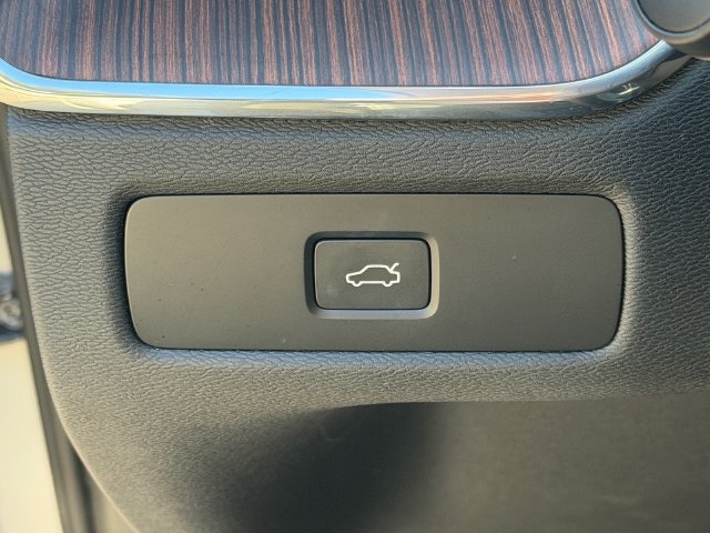 Used 2024 Volvo XC60 B5 Plus w/ Protection Package AWD/4WD image 24