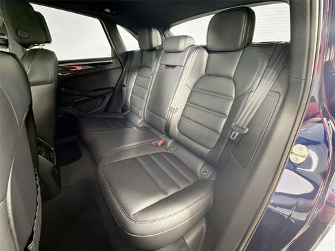 Certified 2026 Porsche Macan AWD/4WD image 26