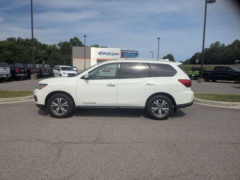 Used 2020 Nissan Pathfinder SV AWD/4WD image 2