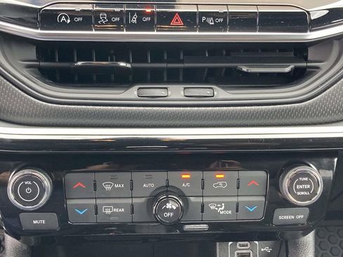 Used 2025 Jeep Compass Trailhawk image 22