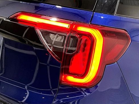 Used 2023 GMC Acadia SLE image 25