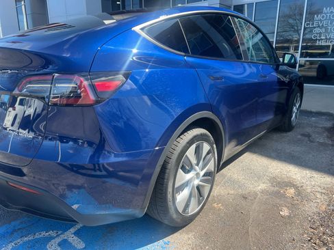 Used 2023 Tesla Model Y AWD image 5